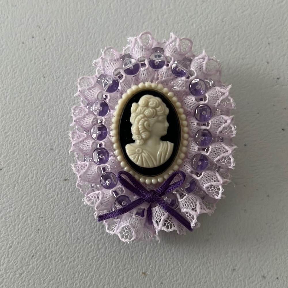 Handmade Cameo Beaded. Brooch